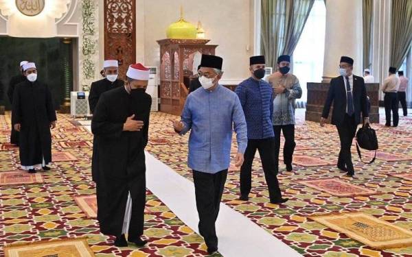 Yang di-Pertuan Agong berkenan berangkat menunaikan solat Jumaat di Surau Utama Istana Negara, pada Jumaat. -Foto Istana Negara