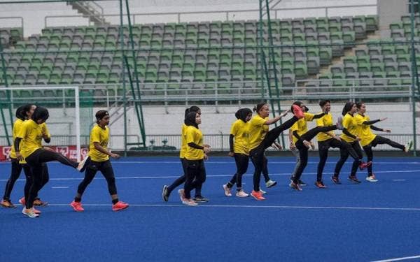 Barisan pemain hoki Skuad Projek Khas Wanita Kebangsaan mengadakan sesi latihan untuk kempen Piala Asia 2022 di Stadium Hoki Bukit Jalil pada 11 Januari lalu. - Foto Bernama