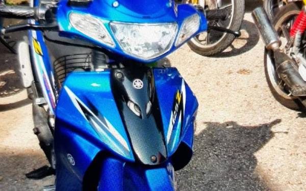 Motosikal yang tidak mempunyai nombor plat.