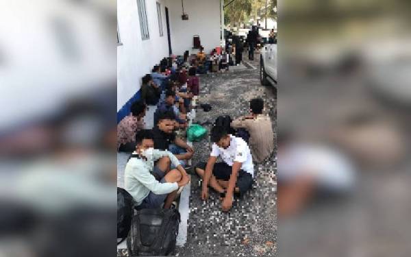 Soal siasat mendapati mereka perlu membayar RM1,300 ke RM1,500 bagi setiap seorang untuk masuk ke Malaysia.