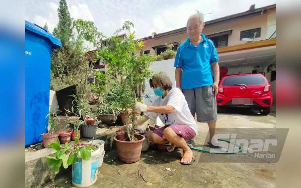Bee Lian dan suami, Kar Seong, kelihatan tenang walaupun jauh di lubuk hati mereka masih bersedih