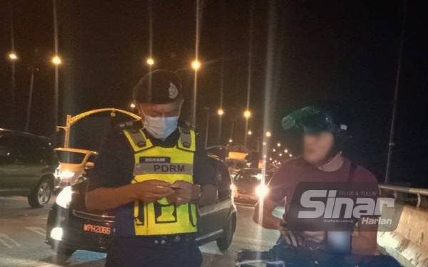 Shuhaimi turun padang meninjau Op Selamat 17/2022 Tahun Baharu Cina di Jambatan Sultan Yahya Petra, Kota Bharu.