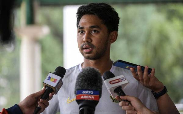 Pemain bola sepak kebangsaan Malaysia bawah 23 tahun, Shivan Pillay ketika ditemubual media sebelum menyertai latihan pasukan bola sepak tersebut di Kompleks Sukan PKNS, pada Rabu. - Foto Bernama