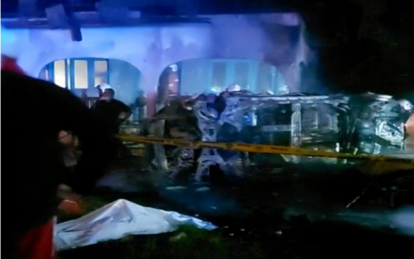 Kereta tersebut dipercayai terbabas menyebabkan seorang daripada mereka tercampak keluar beberapa meter dan meninggal dunia di tempat kejadian.