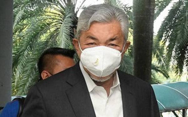 Ahmad Zahid Hamidi hadir di Mahkamah Tinggi Shah Alam pada Khamis bagi perbicaraan kes rasuah yang dihadapinya berhubung Sistem Visa Luar Negara (VLN). - Foto Bernama