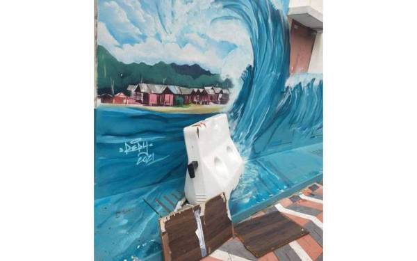 Aksesori tambahan iaitu papan luncur yang rosak.