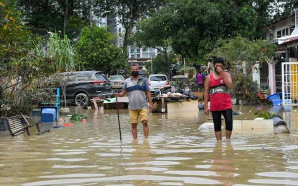 Amirudin memberi jaminan bahawa bantuan kepada mangsa banjir dijangka selesai sepenuhnya menjelang hujung Februari ini. - Foto Bernama