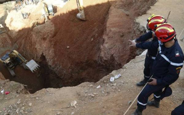 Operasi bantuan telah dipergiatkan bagi menyelamatkan Rayan yang berusia lima tahun yang terjatuh dalam telaga berkedalaman 32 meter pada Rabu lalu.