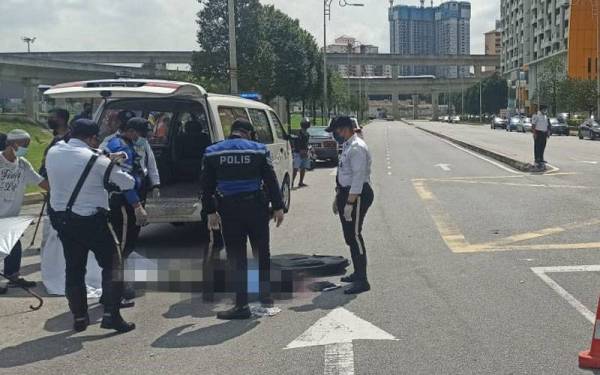 Mangsa cuba mengelak sebuah kereta yang cuba membuat pusingan u sebelum terbabas.