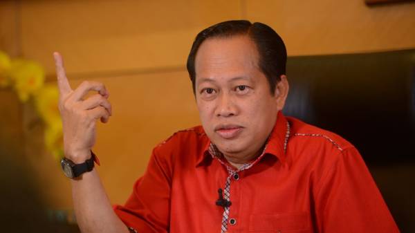 AHMAD MASLAN
