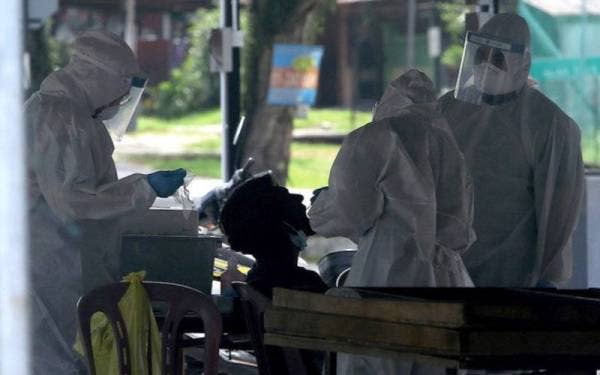 KKM menjangkakan kes harian Covid-19 boleh mencecah sehingga 22,000 sehari menjelang akhir Mac ini sekiranya bacaan kadar Rt kekal 1.2 hingga hujung bulan depan. - Foto fail Bernama
