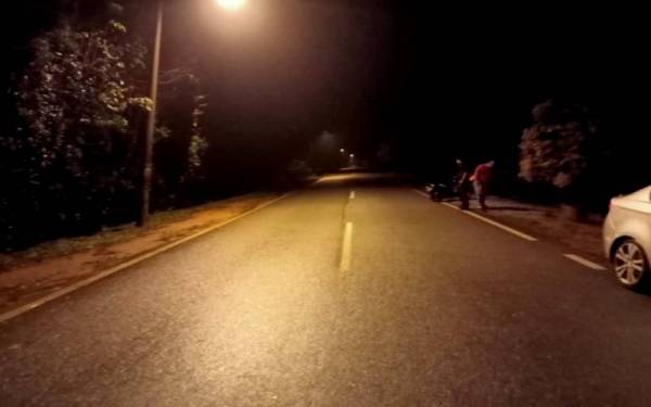 Lokasi kemalangan membabitkan mangsa di Kilometer 5 Jalan Kuala Berang- Tanggol, Kampung Pulau Kudat pada Isnin.