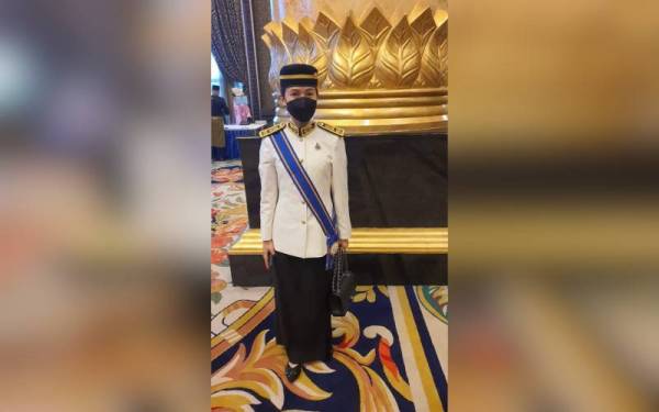 Mun Yee dianugerahkan pingat Panglima Mahkota Wilayah (PMW) yang membawa gelaran Datuk. - Foto Majlis Sukan Negara