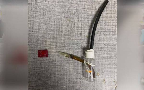 Peralatan menghisap dadah yang dirampas daripada remaja berkenaan.