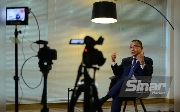 Timbalan Menteri Kesihatan, Datuk Dr Noor Azmi Ghazali ketika wawancara eksklusif bersama Sinar Harian di Kompleks Karangkraf pada Selasa. - Foto Sinar Harian MOHD HALIM ABDUL WAHID