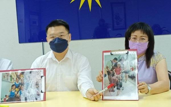 Wan Wai Kin (kanan) bersama Low Guo Nan dalam sidang akhbar di Wisma MCA Perak pada Jumaat.