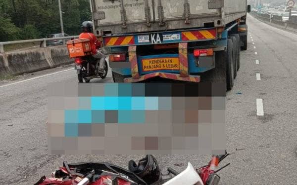 Seorang lelaki tempatan meninggal dunia akibat tersepit di bahagian tayar belakang sebuah kontena dalam kemalangan di Jalan Sungai Buloh menghala Damansara Damai.