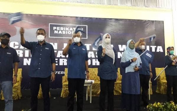 Hamzah, Takiyuddin, Rina dan barisan kepimpinan PN dalam Pelancaran Jentera Wanita Perikatan Nasional Negeri Johor di Berjaya Waterfront Hotel, Johor Bahru, pada malam Jumaat.