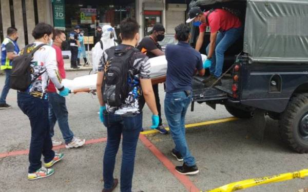 Mayat wanita warga Somalia dibawa ke hospital berhampiran untik dibedah siasat.