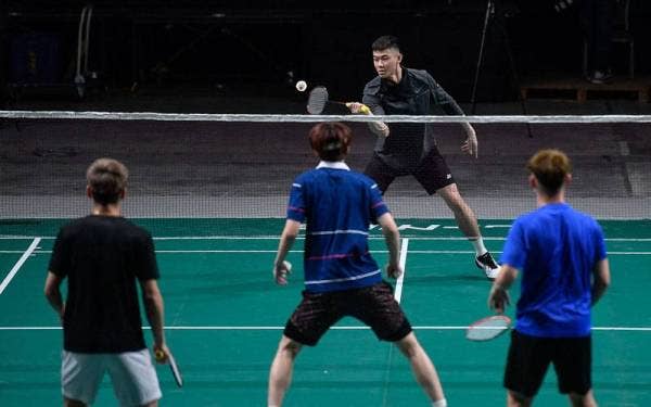 Skuad lelaki negara menjalani sesi latihan rasmi di Pusat Konvensyen Setia City, Shah Alam pada Ahad. - Foto Bernama