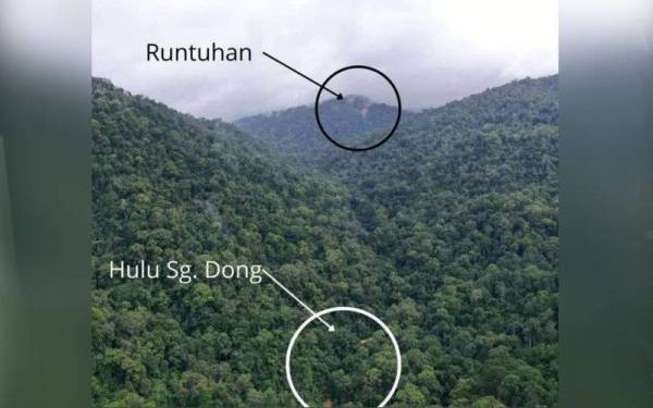 Runtuh tanah di Hutan Simpan Gunung Benom dikatakan menjadi punca air Sungai Dong, Taman Eko-Rimba Lata Jarum keruh. - Foto Facebook JPNP