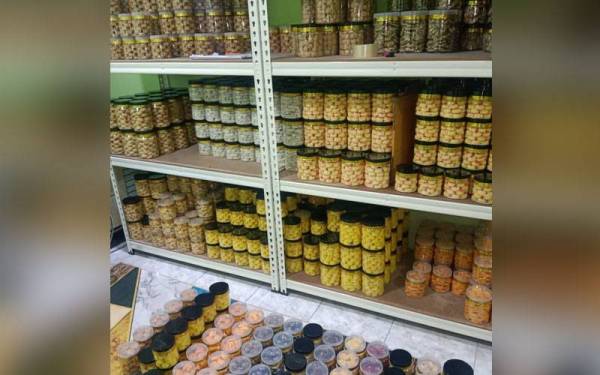 Sebahagian produk Azalia Cookies yang semakin menjadi pilihan orang ramai.