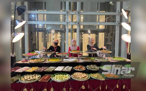 Antara hidangan pencuci mulut dan kuih muih tempatan dan antarabangsa.