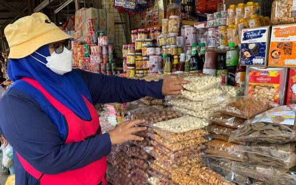 Suhaini dan rakan-rakan peniaga yang lain sudah mengambil vaksinasi masing-masing terutamanya untuk urusan perniagaan dan sebagainya.