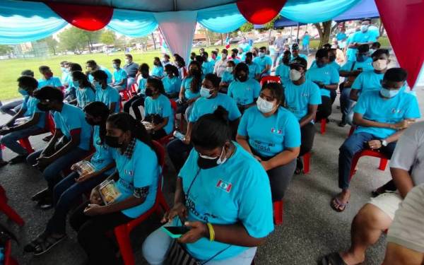 Seramai 100 sukarelawan menyertai Skuad Khidmat DUN Sentosa pada Ahad