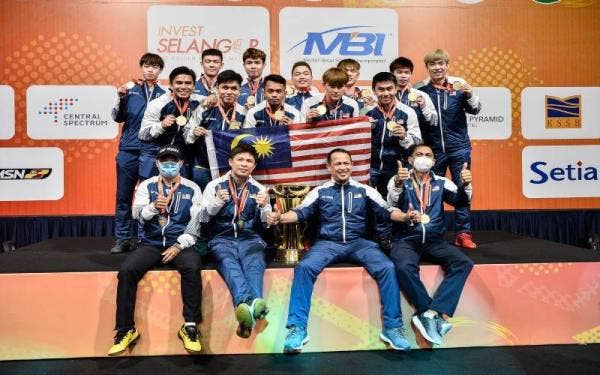 Pasukan badminton lelaki negara muncul juara Kejohanan Badminton Berpasukan Asia (BATC) 2022 di Pusat Konvensyen Setia City selepas
Malaysia berjaya menewaskan Indonesia 3-0 pada peringkat akhir kejohanan itu pada Ahad. - Foto Bernama