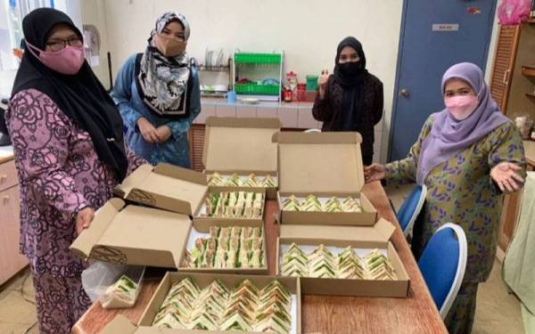 Antara yang membuat tempahan Banat Sandwich.