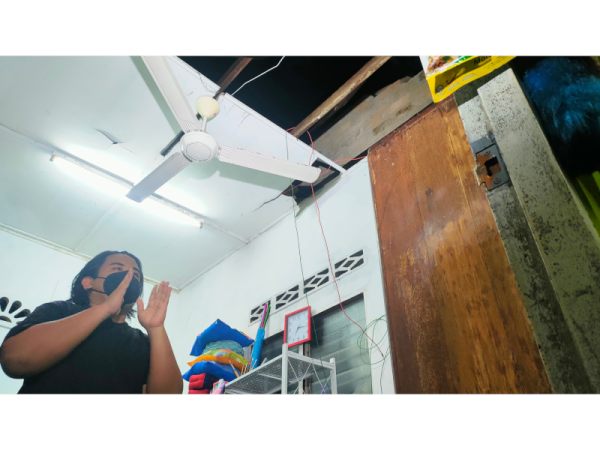 Radzi ketika menceritakan kejadian menimpa mereka sekelurga di Kampung Bimbing Dalam di sini, pada Isnin.