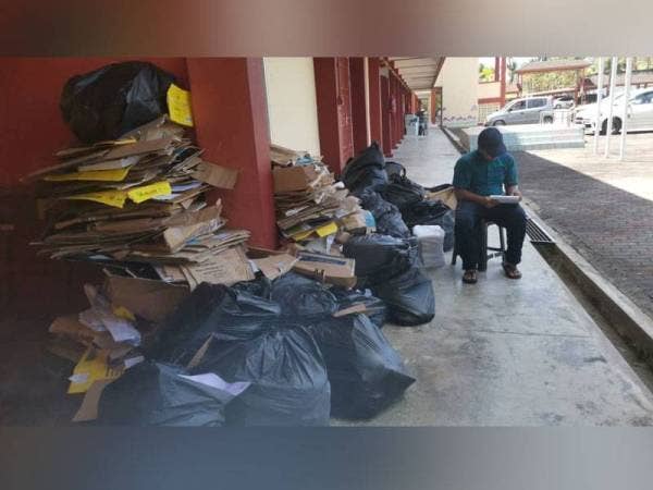 Kesedaran masyarakat untuk kitar semula barangan masih tinggi walaupun negara berdepan pandemik Covid-19. Gambar hiasan. 