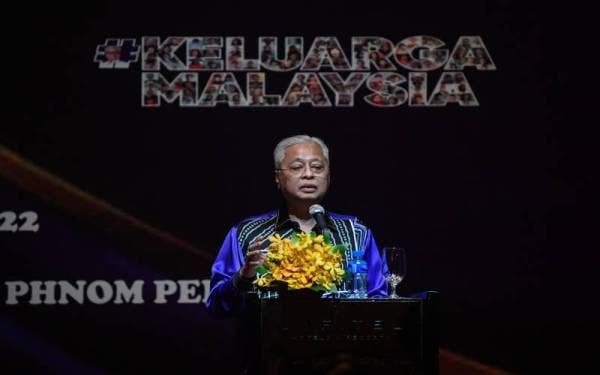 Ismail Sabri berucap pada Majlis Makan Malam bersama Keluarga Malaysia di Kemboja malam Rabu. - Foto Bernama
