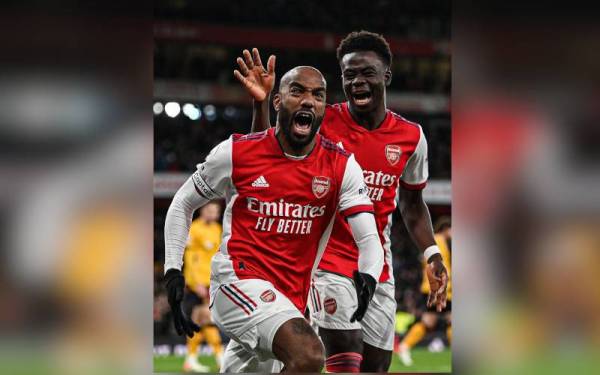 Lacazette meraikan jaringan gol kedua Arsenal ketika berdepan Wolves di Stadium Emirates.