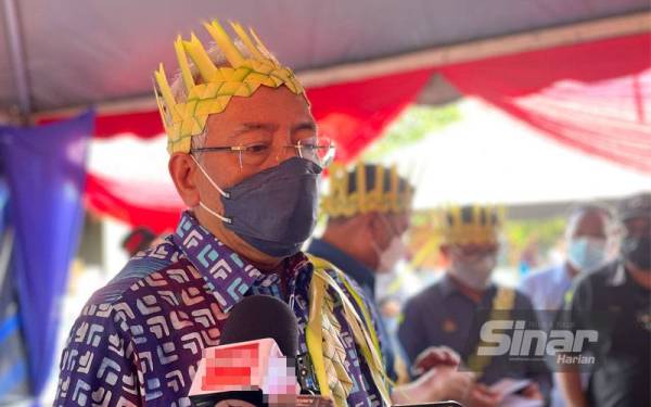 Mahdzir ditemui pemberita selepas Program Kesejahteraan Keluarga dan Pembangunan Minda Kesihatan Masyarakat Orang Asli di Batu Pahat pada Jumaat.