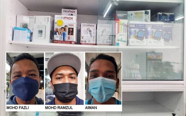 Sebuah farmasi yang menjual kit ujian kendiri Covid-19 sudah kehabisan stok.