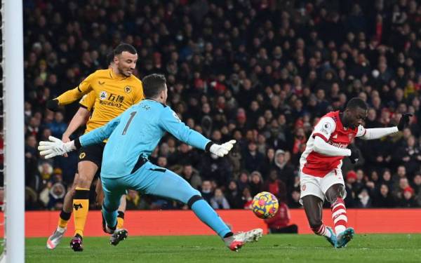 Pepe (kanan) meledak jaringan pertama buat Arsenal ketika berdepan Wolverhampton dalam aksi liga di Stadium Emirates. - Foto AFP