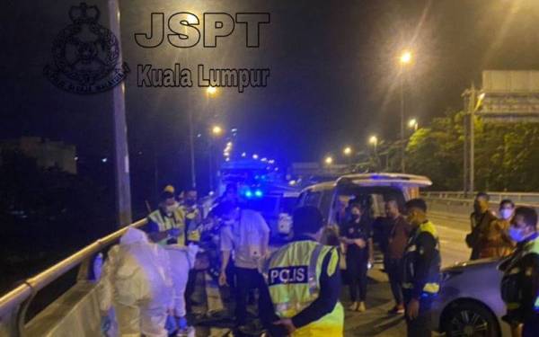 Seorang maut manakala seorang cedera dalam kemalangan jam 1 pagi di km 6.2 Lebuh Raya Sprint, Kuala Lumpur.