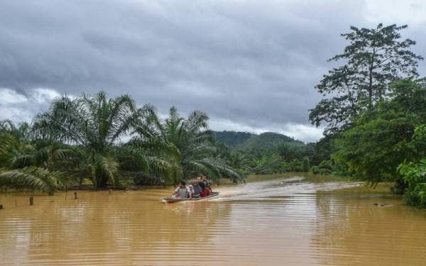 Cuaca mendung masih menyelubungi seluruh kawasan hulu Kelantan berikutan hujan kadang kala lebat sejak tiga hari lalu. Gambar hiasan. - Foto Bernama