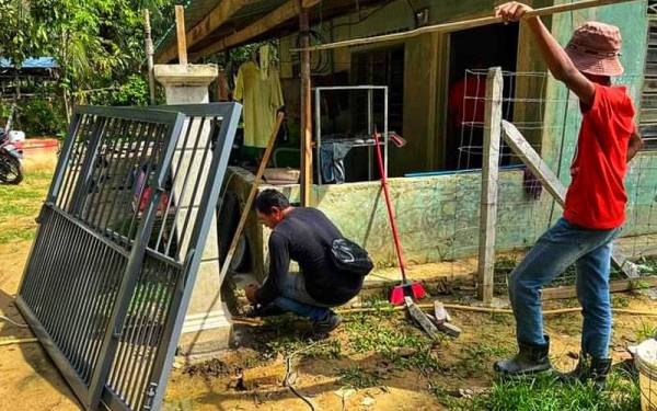 Keadaan rumah Zawiyah ketika proses baik pulih dilakukan.