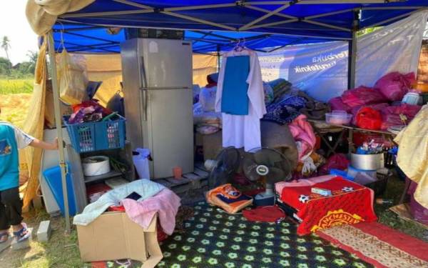 Khemah niaga yang pernah didiami Mohamad Asmadi dan keluarganya selepas diarah keluar dari rumah sewa.