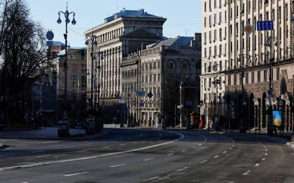 Keadaan lengang di Kyiv, Ukraine susulan serangan oleh Russia. - Foto REUTERS