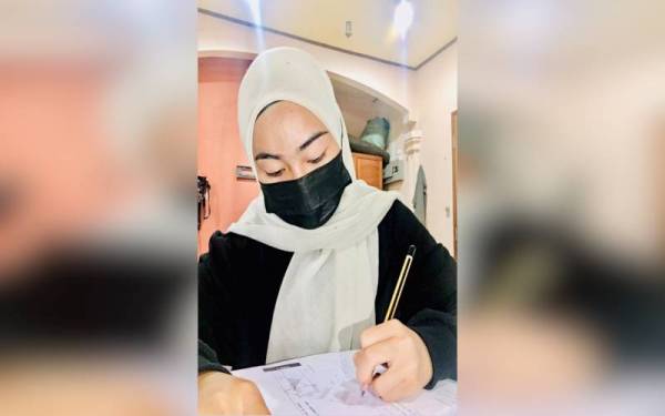 Nana Najihan masih sedih dan terkejut apabila rumahnya dinaiki air beberapa hari sebelum bermulanya SPM sehingga memaksanya menumpang di rumah ibu saudaranya di Taman Sri Rantau.