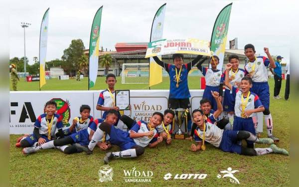 Kenari Kid Jitra singkirkan 16 pasukan lain dari seluruh Kedah untuk muncul juara KFA Junior Cup 2022. - Foto FA Kedah