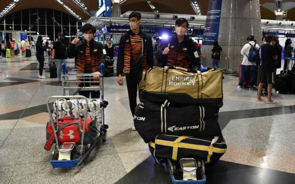 Para pemain serta pegawai pasukan hoki ais negara bersiap untuk berlepas ke Bishkek Kyrgyzstan pada awal pagi Selasa bagi menyertai Kejohanan Antarabangsa Hoki Ais Dunia 2022 yang bermula 3 hingga 9 Mac ini.