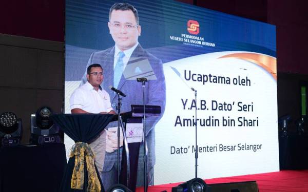 Amirudin ketika berucap ketika Majlis Penyampaian Hadiah Pertandingan Reka Bentuk Cadangan Pembangunan Kompleks Kerajaan dan GLC Selangor serta Komponen Komersial di Dewan Plenary, SACC, Seksyen 14, Shah Alam pada Selasa.