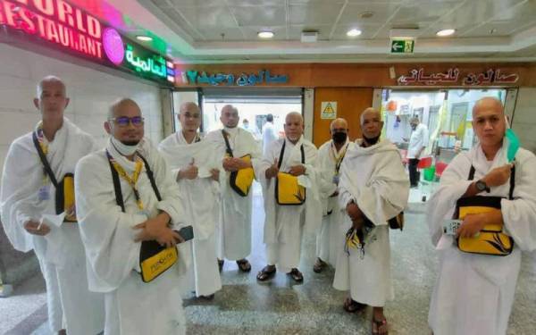Individu yang menerima tajaan mengerjakan ibadah umrah dari Muip sudah berada di tanah suci pada Selasa. - Foto ihsan Muip