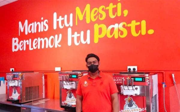 Ahmad Firdaus sentiasa mengambil peluang untuk meluaskan rangkaian kedai bagi membina dan mengukuhkan jenama Ice Cream Berlemok Gula Apong yang diasaskan tahun lalu.
