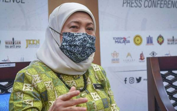 Nancy Shukri. - Foto Bernama